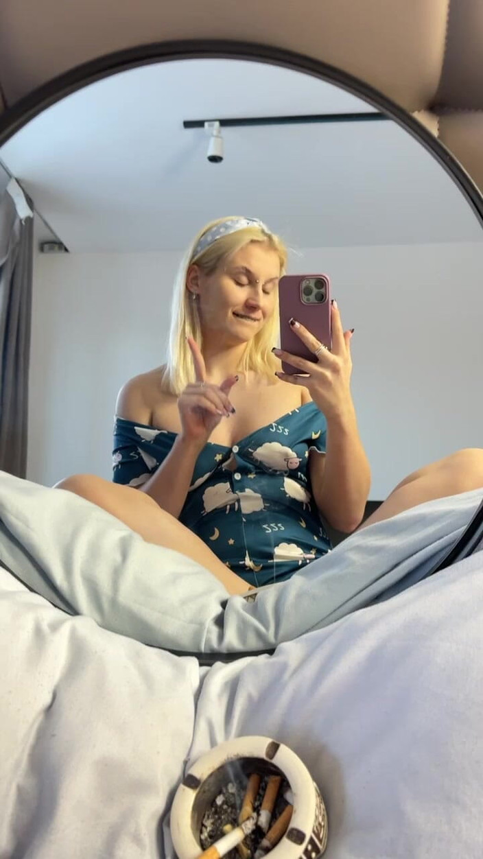 MertyXXX: Fata Marlboro