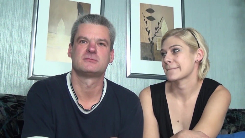 Swinger Friends Germany: Qui alla donna e all'uomo piace succhiare cazzi