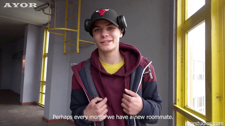 AYOR studios: Amigos sucios: un novato en mi habitación