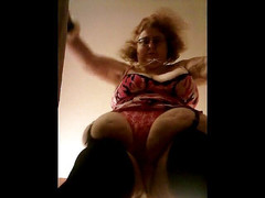 BBW nurse Vicki adventures with friends: 看護師ヴィッキーはストッキングで彼女のファンをからかう