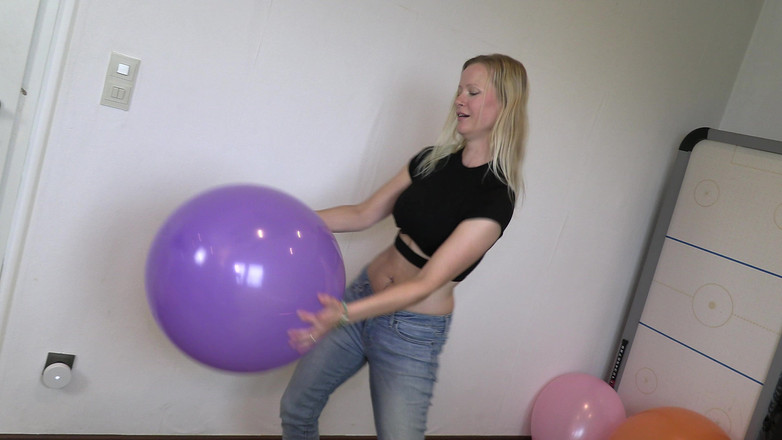 Blondehexe: Если ей нравятся большие вещи...