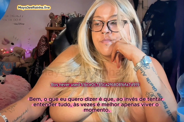 Goddess Maya3ee Rainha: Fumare con le tette nude: la mia confessione