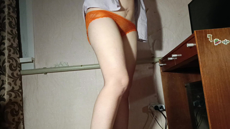 OniSoi: 한국에서 온 이복 누이가 어떻게 해줘야 할지 몰라