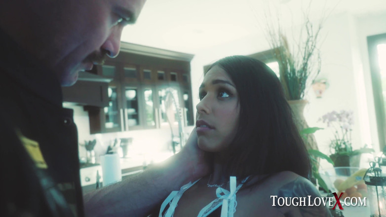 ToughLoveX: Pembantu rumah nakal Camila Cortez didisiplin