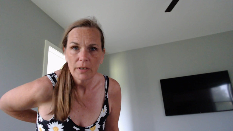 KimitheMilfMommy: Sexy MILFka s přírodními Dd's ve tvojí tváři
