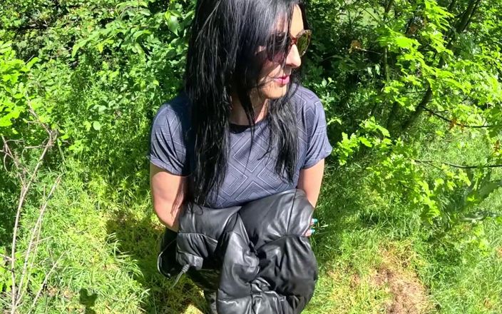 MilfyCalla: Heißer blowjob und spermaspiel im freien mit einer daunenjacke 269
