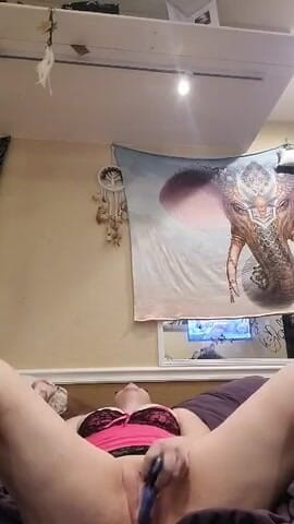 Daddyspinkbeauty: Having some fun with my toy.