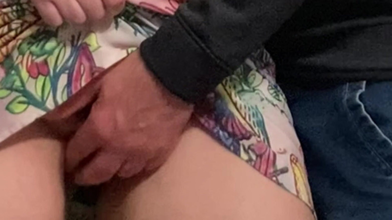 PriyaNaavya: Astaga!! Pria tua masturbasi di kereta bawah tanah