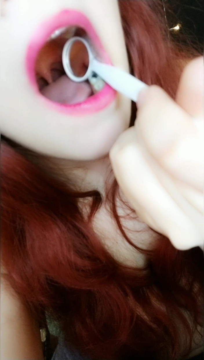 Scarlet Vixen: Kontrola lustra dentystycznego