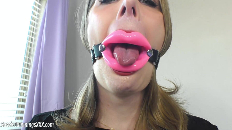 Cassie Cummings: Cassie's BDSM Gag Try on and Talk