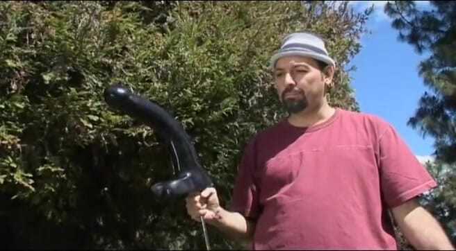 Radical: Rough outdoor sex with big toys for the horny MILF