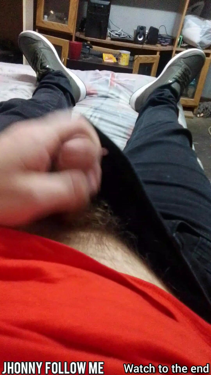Naughty tribe: Cowok ini ngocok kontol cowok ini supaya dientot sama pelanggan...