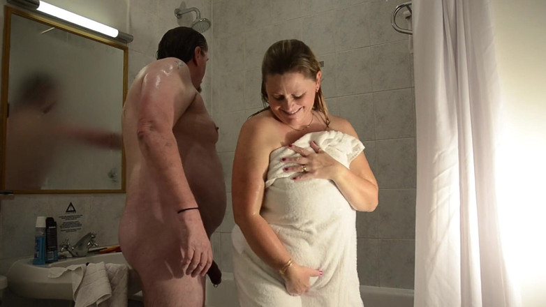 J Peters adult: Sra. Marie y mantenimiento del hotel