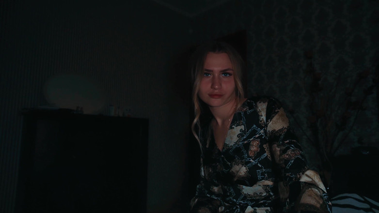 LuxuryMur: コックを吸うための継母の誘惑は成功で戴冠しました-一口の精液で