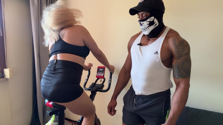 Nicolly Summers: Fucked by My BBC Gym Personal