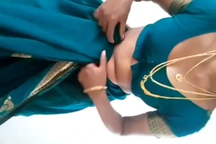 Pig pussy: 흑인 대물 자지와 섹스하는 타밀 아줌마