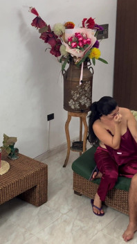 Arkadaşımın evinde pijama partisi ve dinlenirken ben oynadım