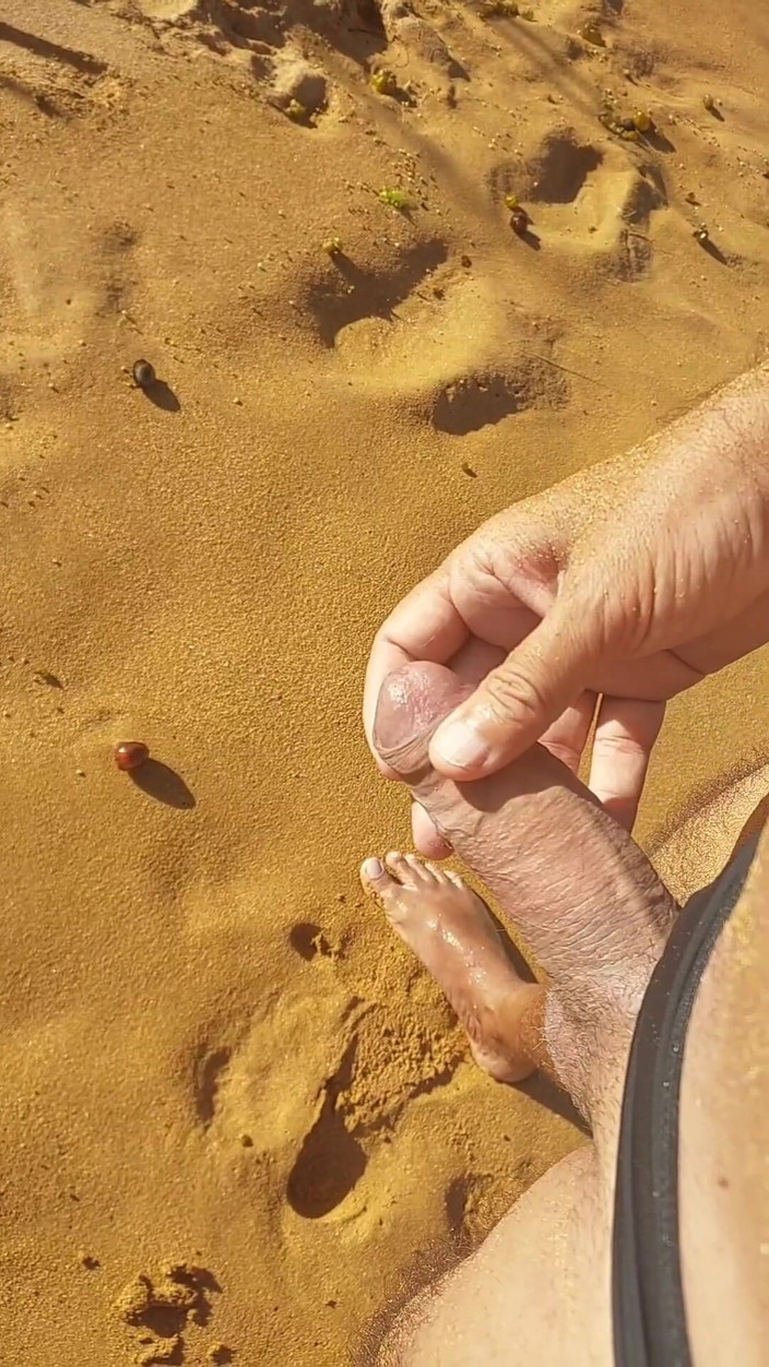 Ladysilvas: Ladysilva melancap di pantai dalam seluar dalam menunjuk-nunjukkan zakar saya...