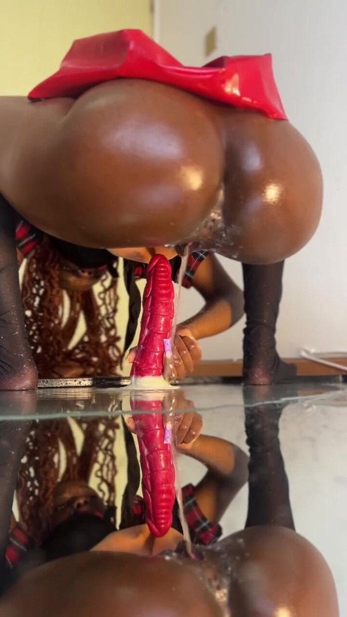 SEXXY-DAISY: Extreme Squirting While Ridding Dildo