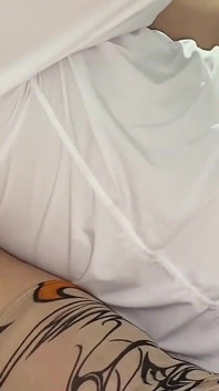 I Got a Sexy Stepmother with Big Breasts to Give Me a Handjob While She Breastfed Me, She Made Me Ejaculate Quickly Because of H