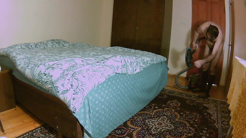 Earl Smile: Earl cleans the bedroom with a hoover