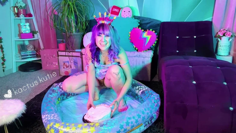 kactus kutie: Peeing Out My Bday Cake Candles