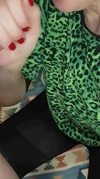 Selbstgedrehter schlampiger blowjob und sperma im mund - amateur-hausfrau