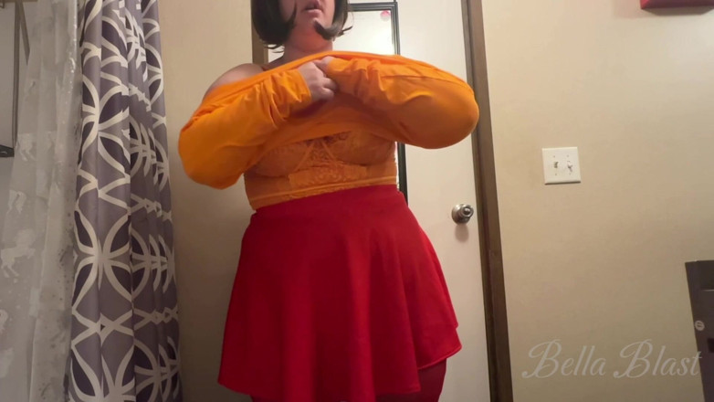 BellaBlast: Velmas Scooby Snack Stuffed Belly