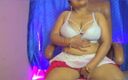 Hot desi girl: India sexy abre sus tetas de sujetador caliente, presiona sus...