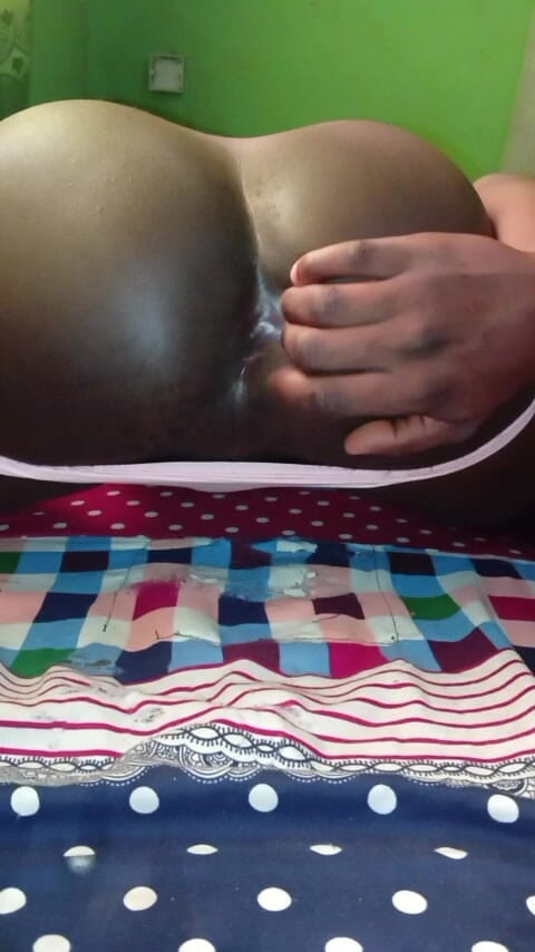 Badman4606: Sa chatte était sèche par ma grosse bite