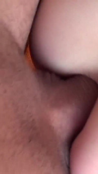 Fofa gata usa pau grande na bunda