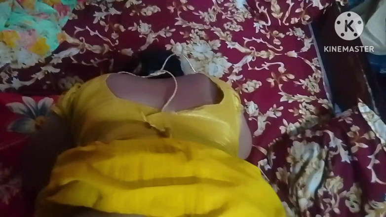 Hot housewife: Mătușă indiană sex pe la spate cu înger