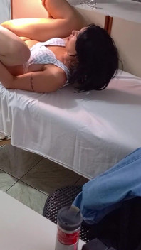 Patientin mit ihrem arsch voller sperma und einem plug drin