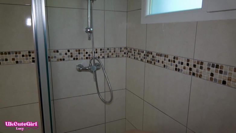 UKCuteGirl Lucy Lauren: Mijn kut scheren in de Spaanse douche