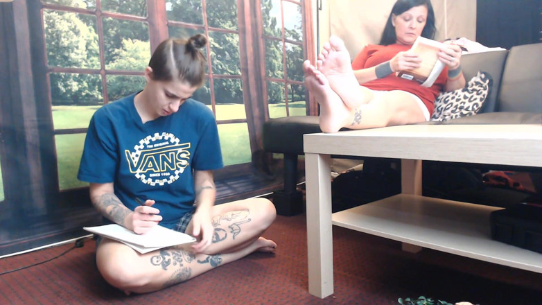 Abby Anna: Can't resist her barefeet