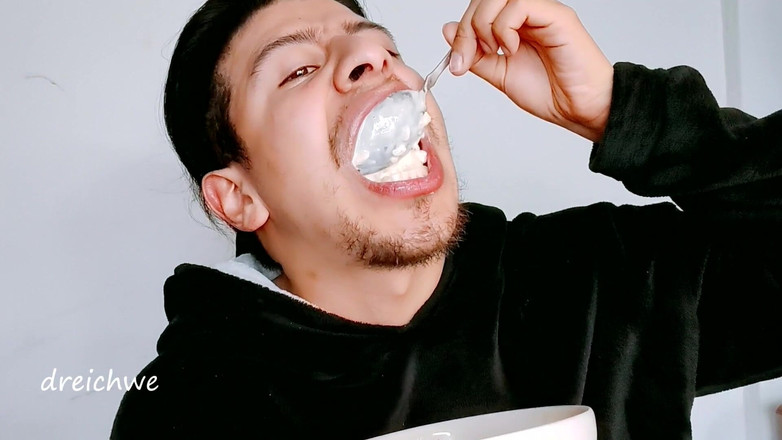 Dreichwe: Mangiare budino di riso