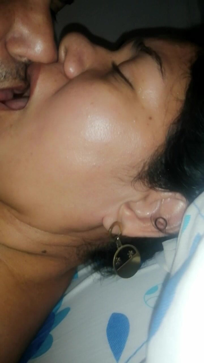 Valkyrie and Luigy Couple: 젖탱이를 빨아주는 여친