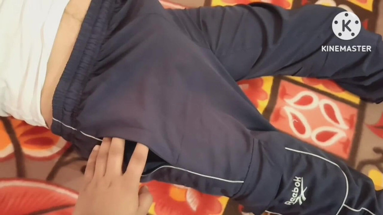 Desi__Panda: Мой друг-натурал утренняя вуд, большой нестерый член, первый раз, когда я даю ему дрочку