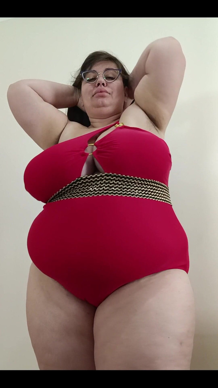 Nina Doll: Yeni Kırmızı Mayo