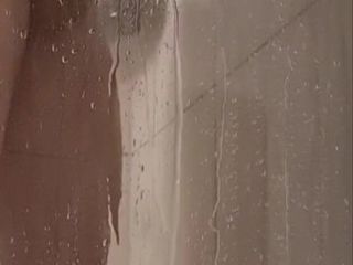 Simple: 在淋浴时撸管 1