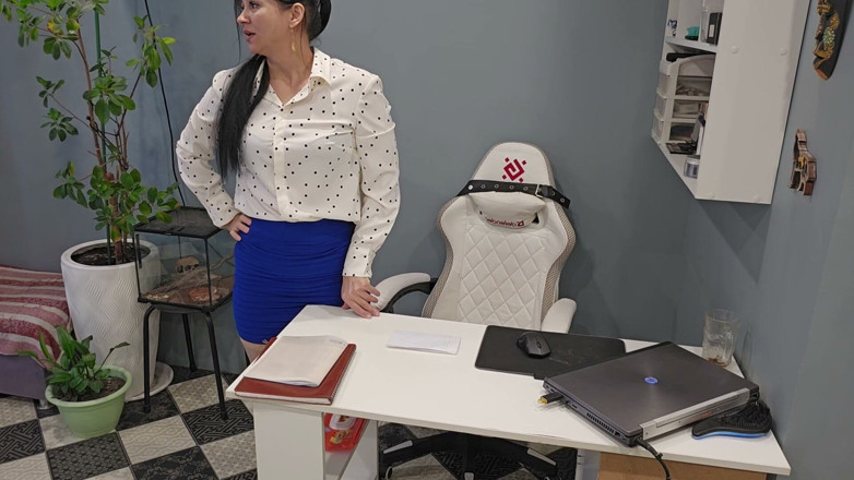 KristinaSlut: MILF Wants a College Student. Roleplay, Cunnilingus, Urination.