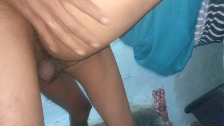 Sann: Indiana desi village menina de 18 anos de quatro fodendo vídeos...