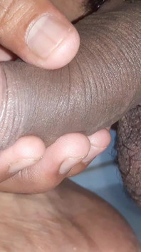 Cowok kulit hitam kontol besar ngocok kontol di kamar mandi india