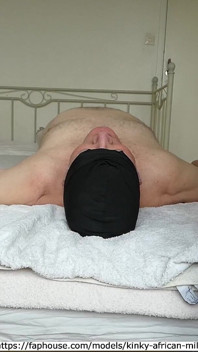Op Gezicht Zitten En Plassen in Zwarte Panty, Deel 2