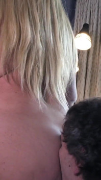 Prsatá blonďatá Karen Fisher