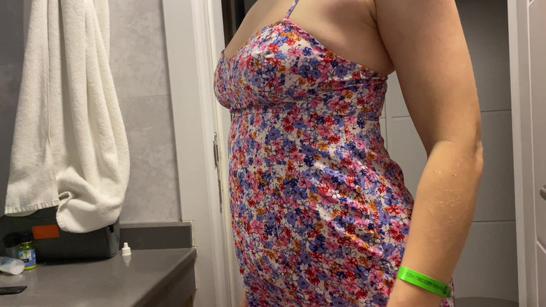 Risky Hairy Couple: Updressing - cewek seksi dengan toket besar alami dan memek berbulu