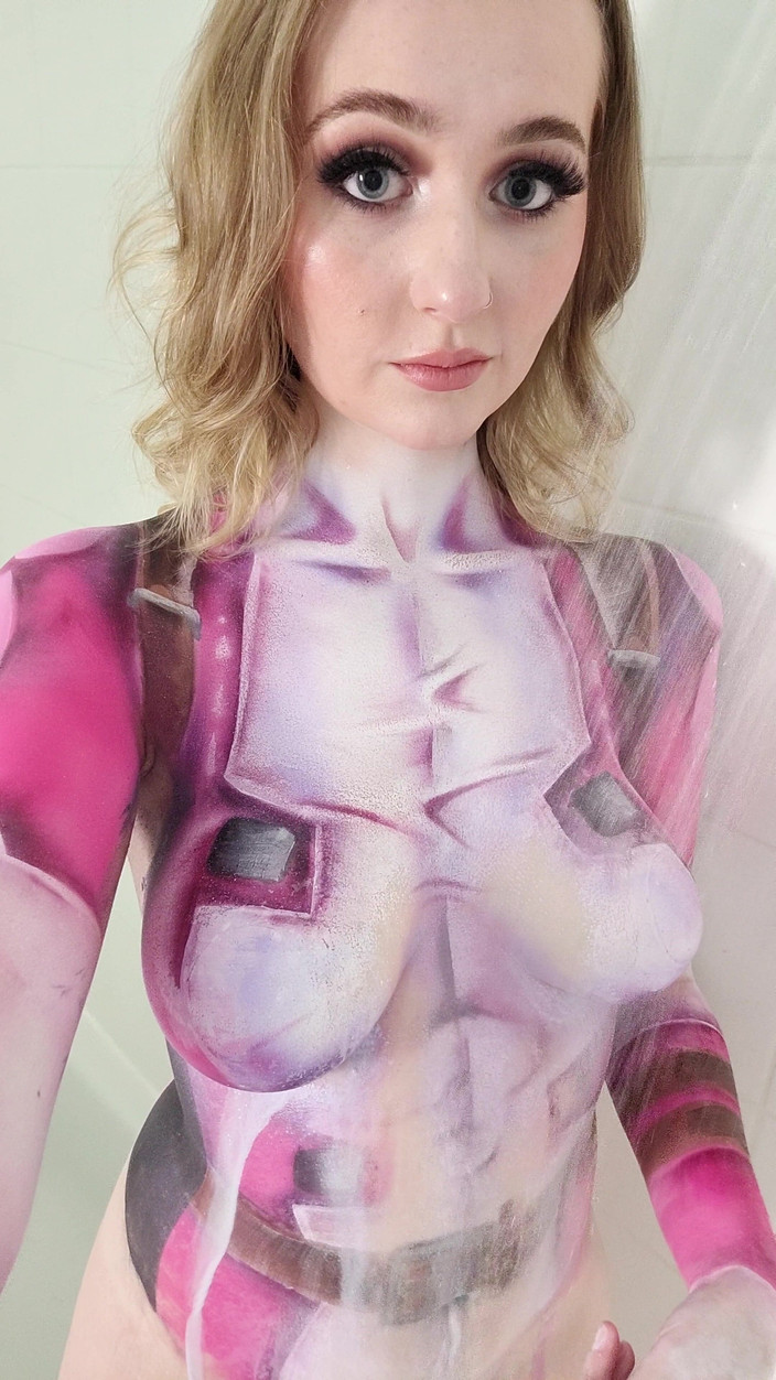 Em Yang: Cosplay Gwen Body Paint Removal &amp; Tit Play