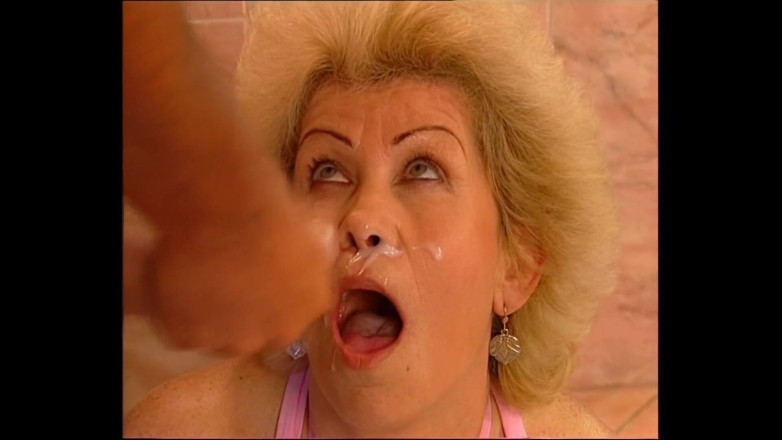 Milf in Love: Uma avó no calor fodida como uma puta
