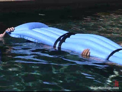 Water Bondage by Kink: Dragonlily e Audrey Leigh