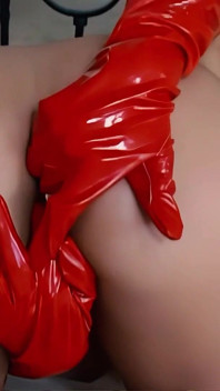 Carly Parker es una chica tetona que ama la polla en su culo y también recibe una dp